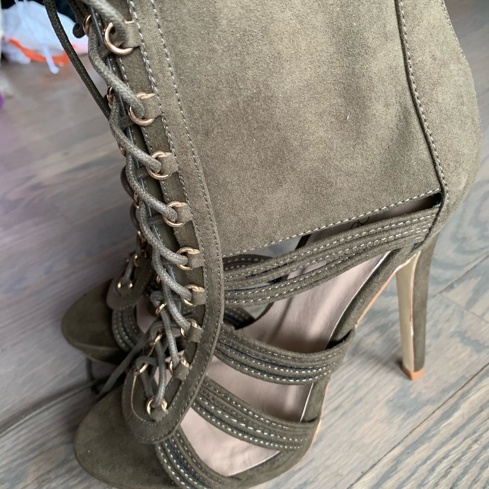 Open toed, heal Booties Size US9.5 - Picture 3 of 7
